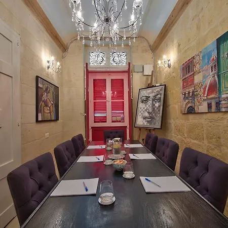 Julesy's לינה וארוחת בוקר 4*