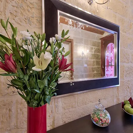 Julesy's Cospicua