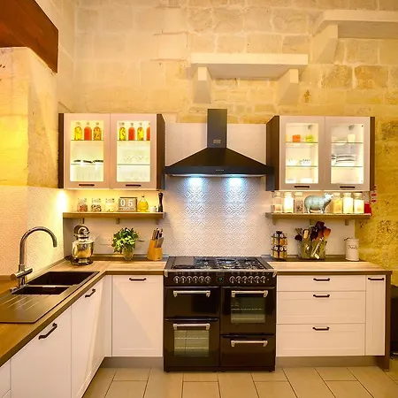 Julesy's Bed & Breakfast 4*