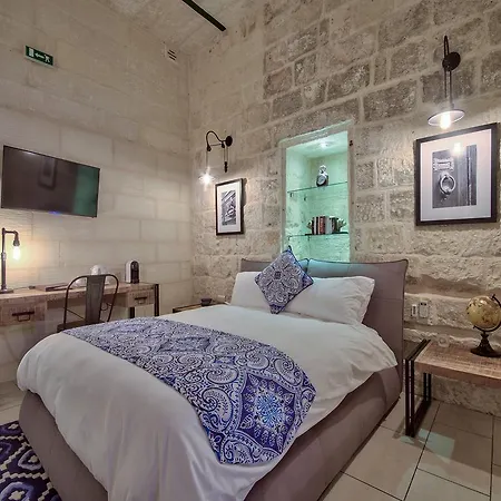Julesy's Bed and Breakfast 4*
