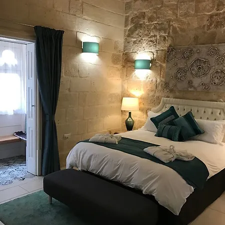 Julesy's 4*
