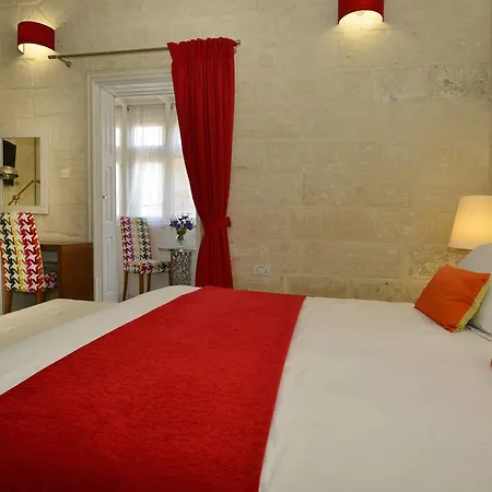 Julesy's Bed and Breakfast 4*