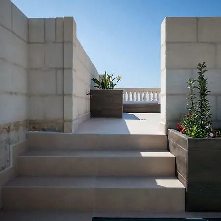 Julesy's 4* Cospicua