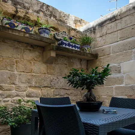 Julesy's Bed & Breakfast 4*