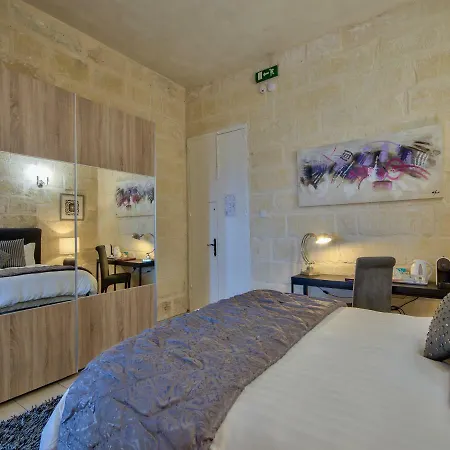 Julesy's Bed & Breakfast 4*