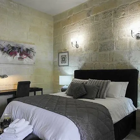 Julesy's 4* Cospicua